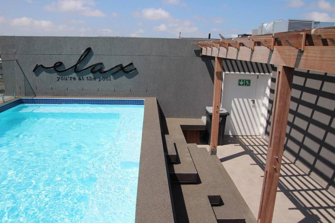 Mondaine Luxurious Spacious And Trendy Apartment Cape Town