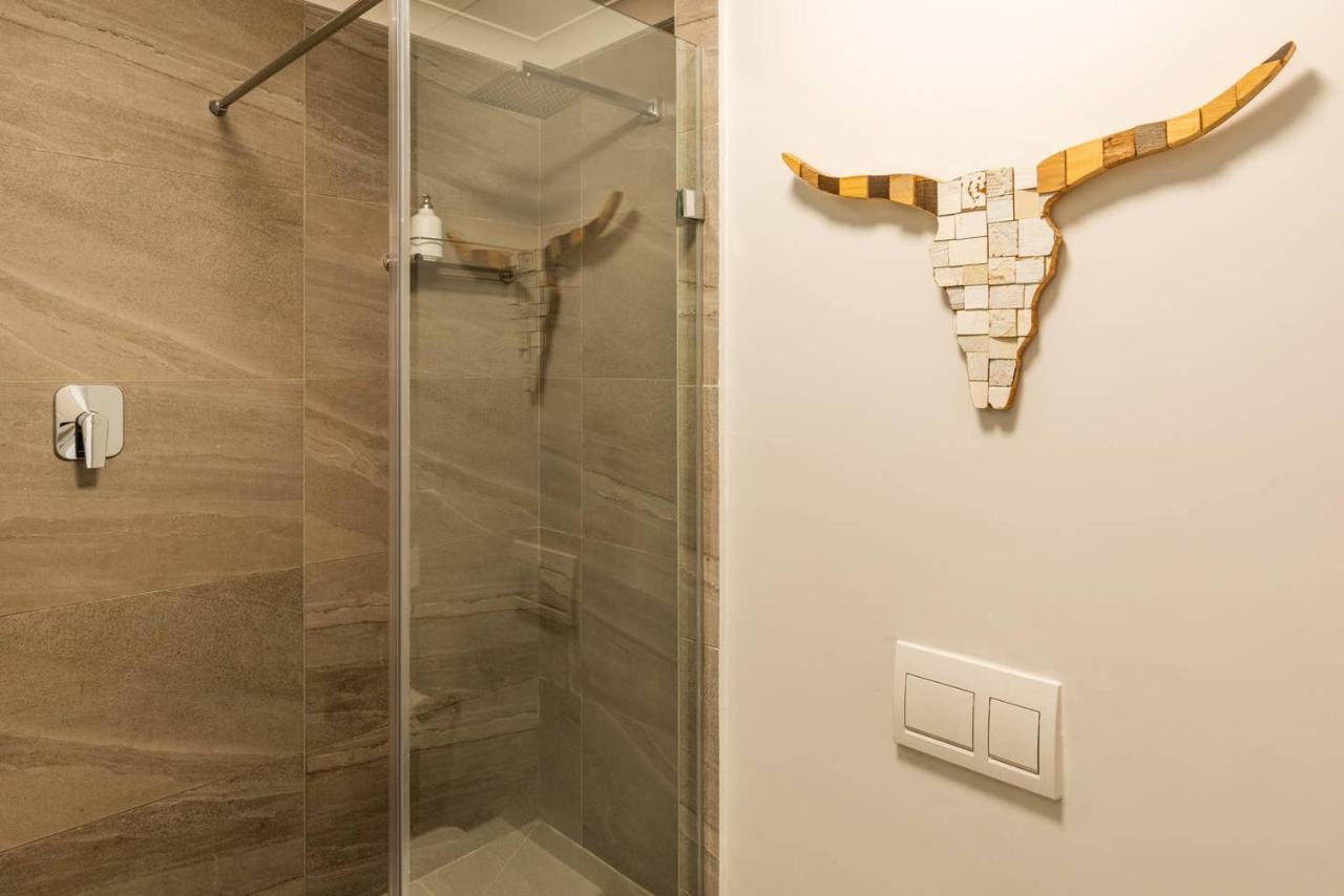Apartment Mondaine Luxurious Spacious And Trendy