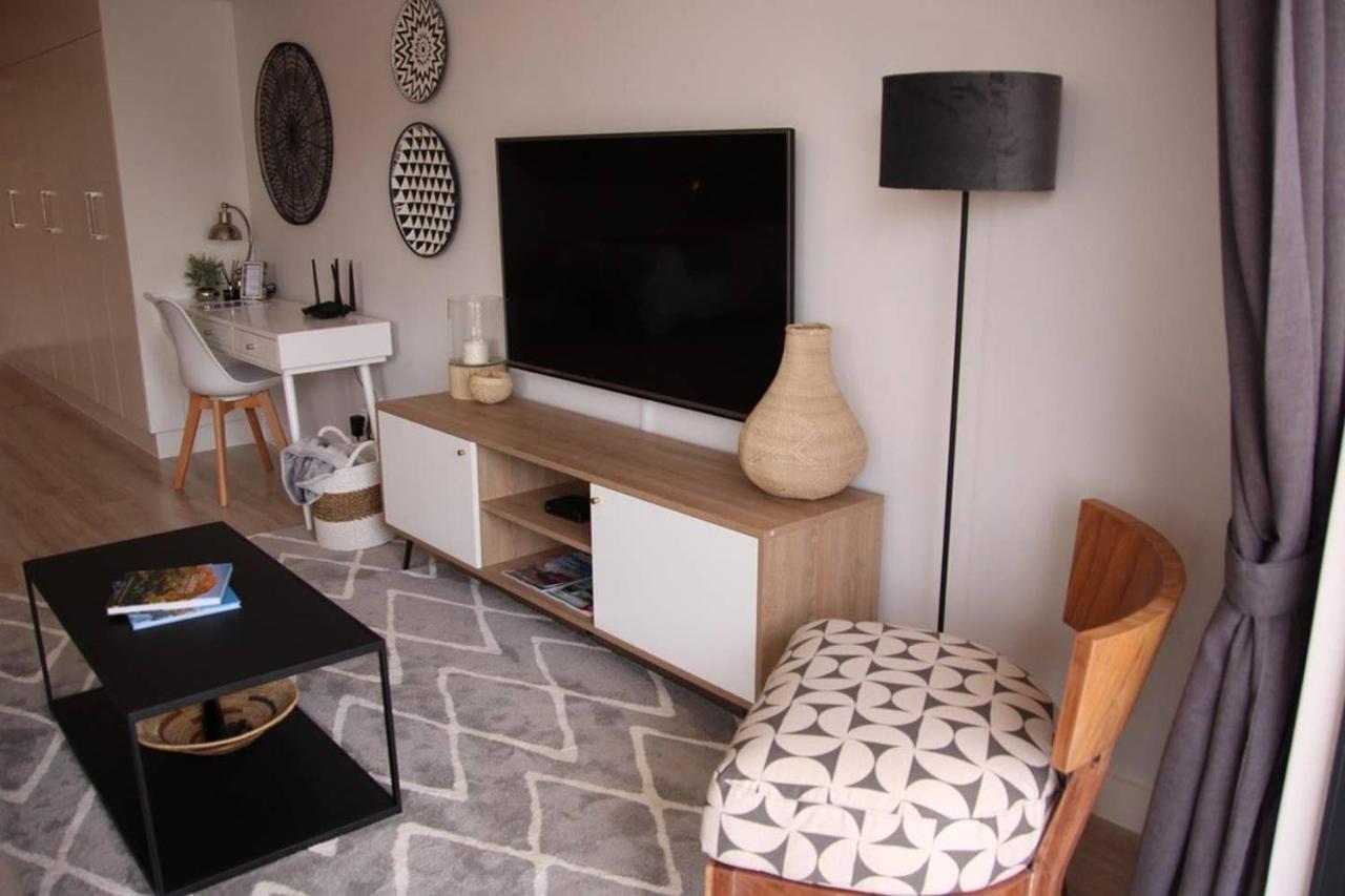Mondaine Luxurious Spacious And Trendy Cape Town