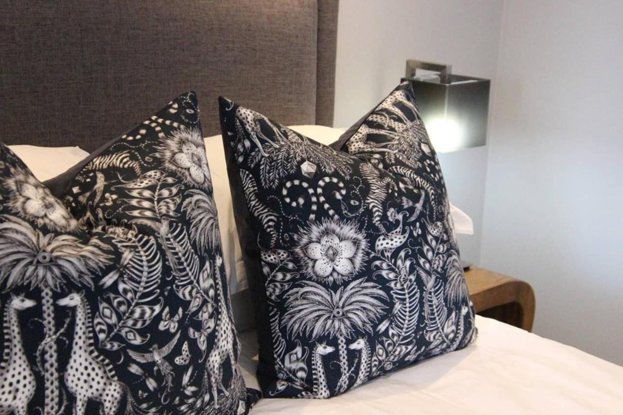 Mondaine Luxurious Spacious And Trendy Cape Town